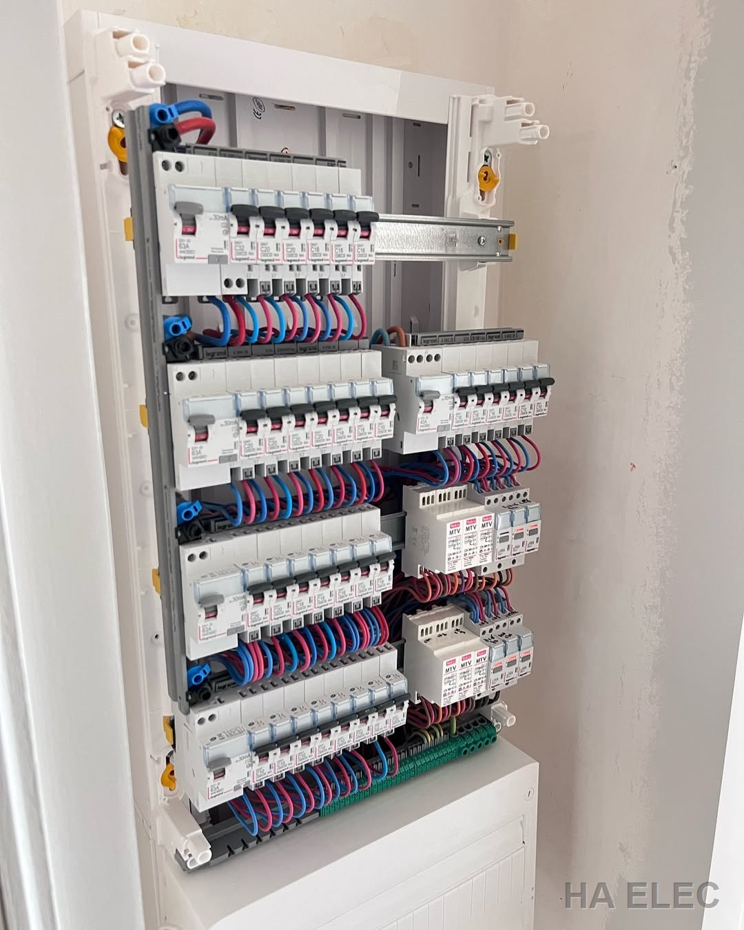 Tableau électrique Legrand câblage