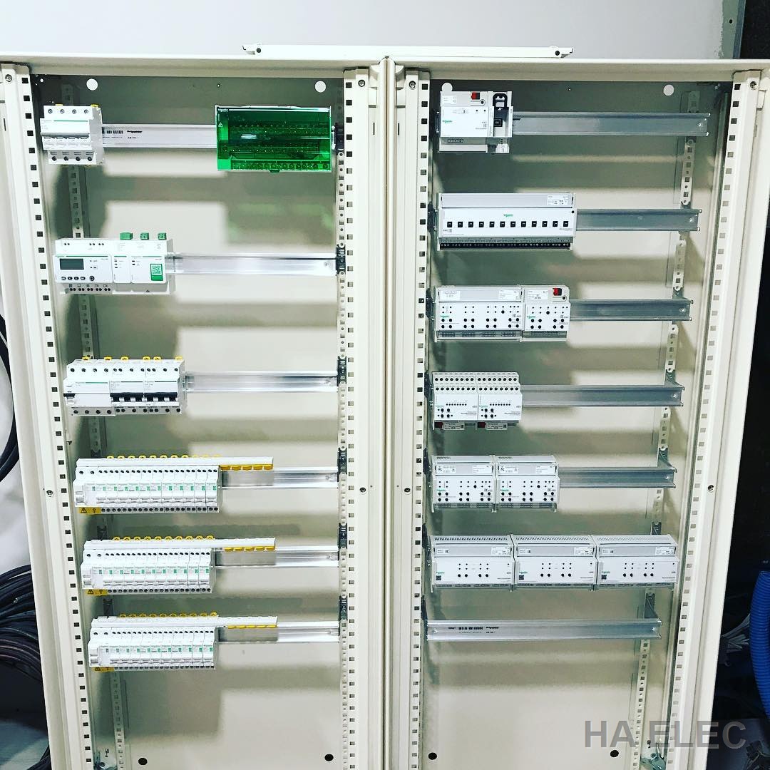 Armoire domotique Schneider automation