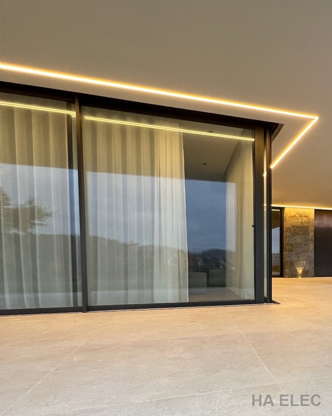 Éclairage LED linéaire terrasse extérieure